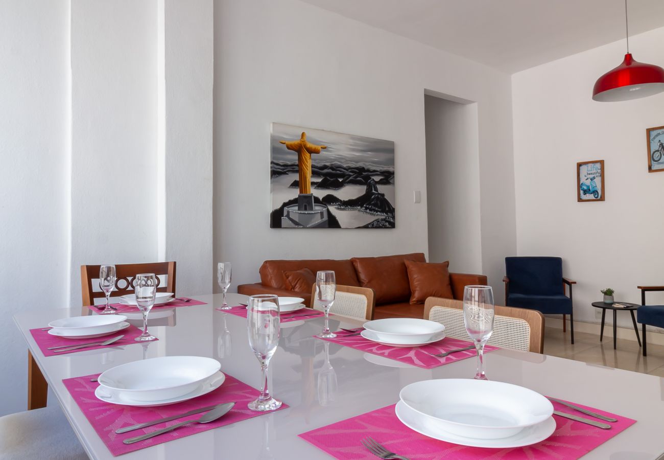 Apartamento em Rio de Janeiro - Apartamento em Copacabana a 4 minutos da praia | SF704 