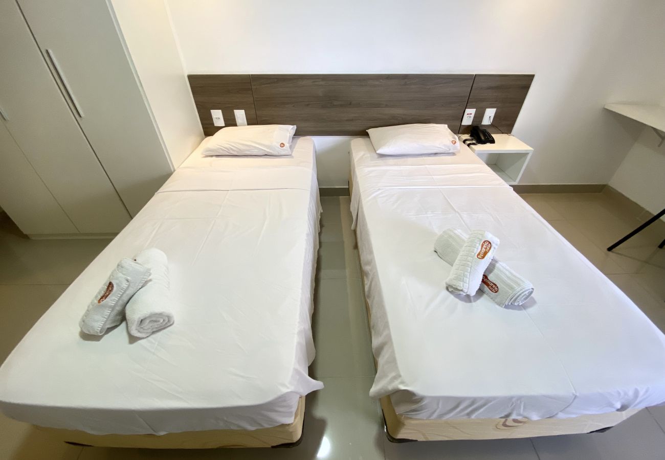 Apartamento em João Pessoa - GOLDFLAT | Cabo Branco | Duas camas de solteiro 