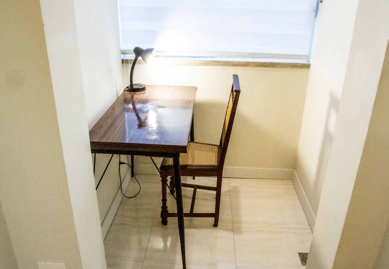 Mesa para trabalho.
