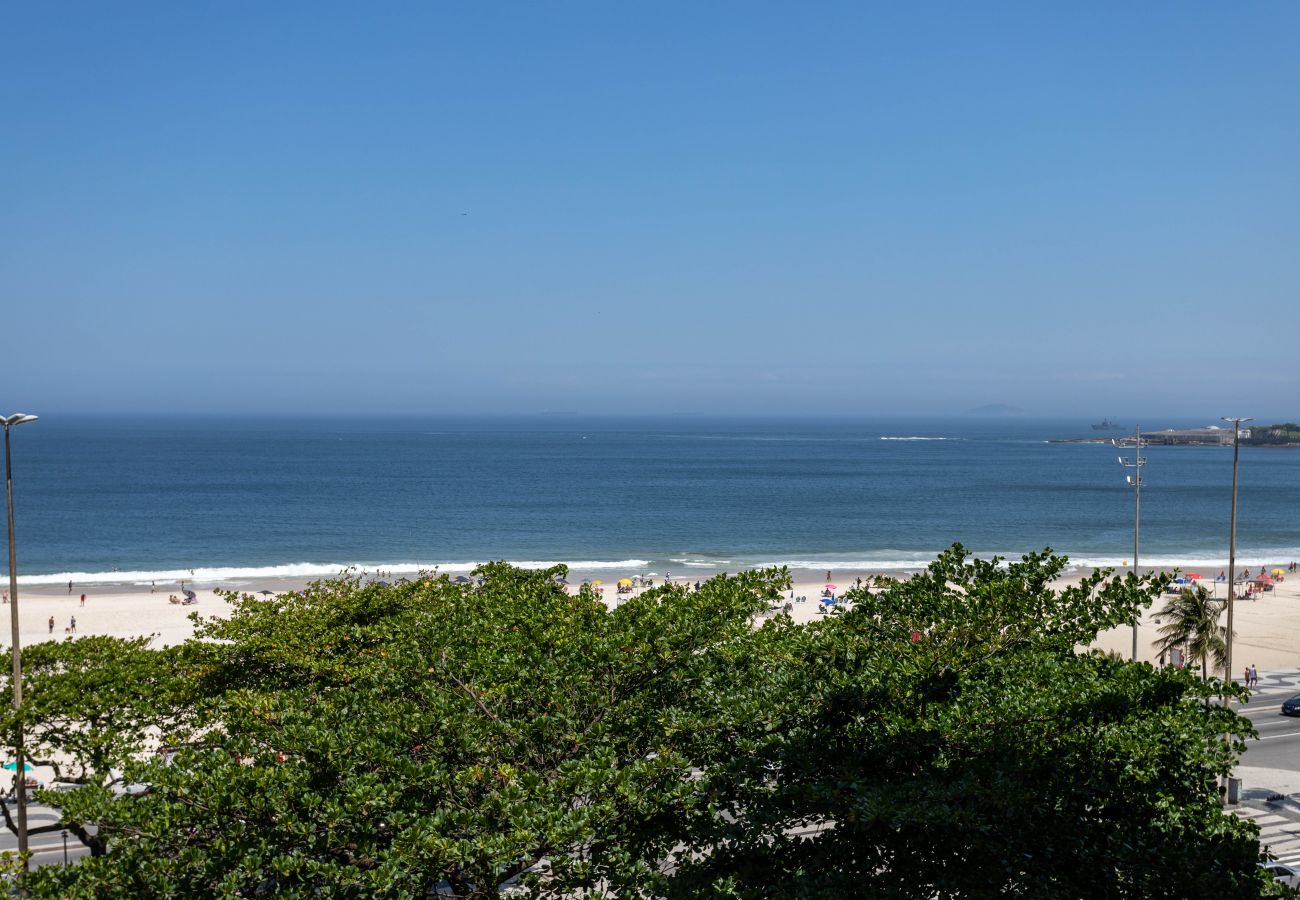 Apartamento em Rio de Janeiro - Vista para o mar, 50 metros da praia | BI701