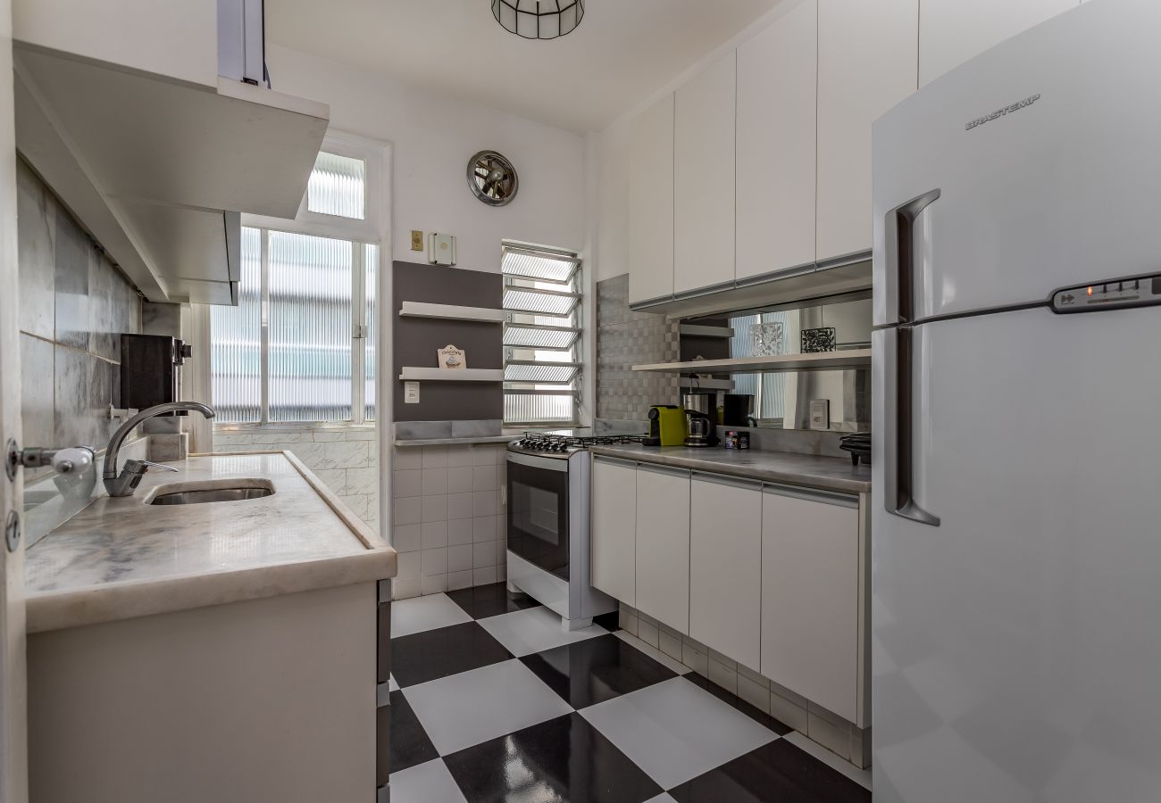Apartamento em Rio de Janeiro - Vista para o mar, 50 metros da praia | BI701