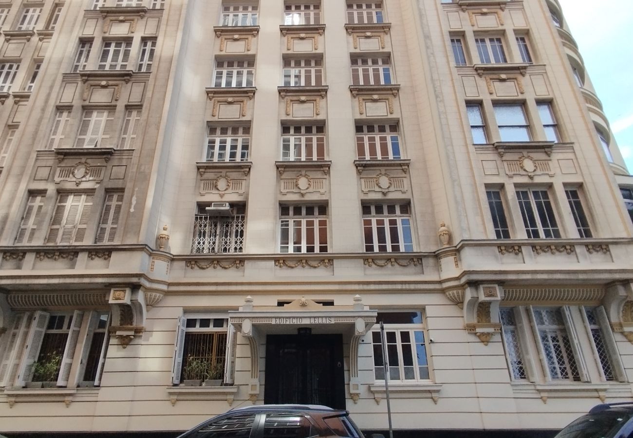 Apartamento em Rio de Janeiro - Vista para o mar, 50 metros da praia | BI701
