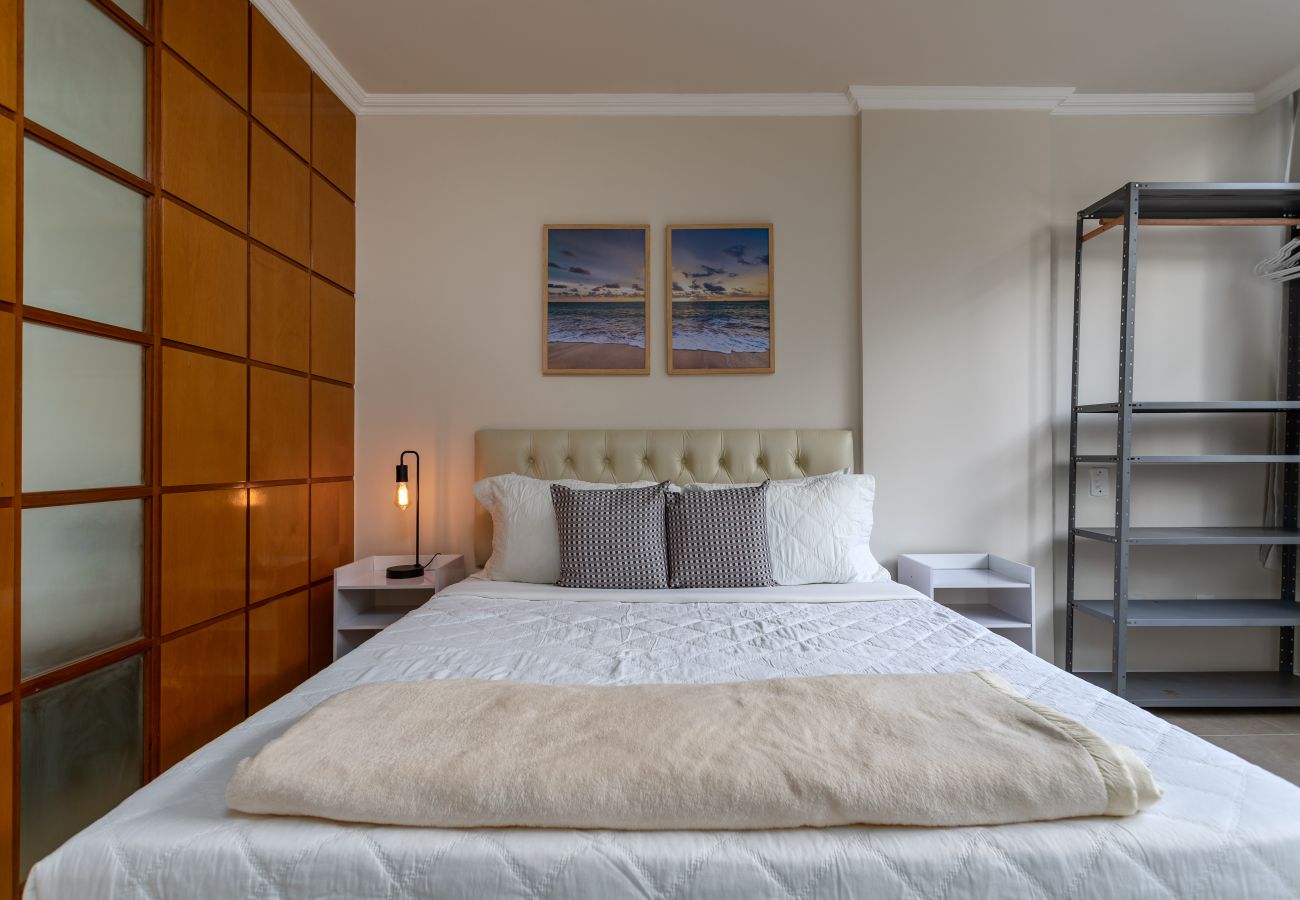 Quarto com cama de casal