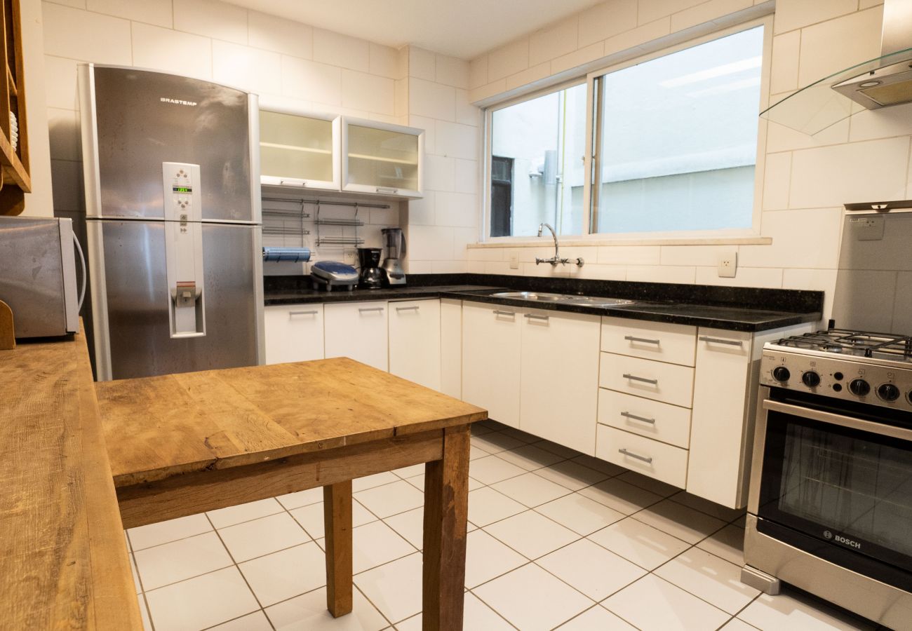 Apartamento em Rio de Janeiro - 15 minutos da praia de Leblon | VA202