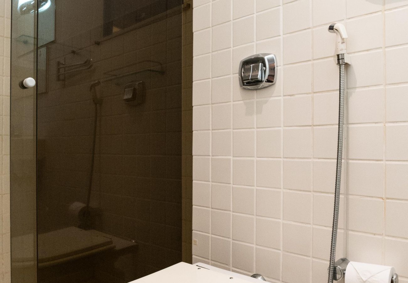 Apartamento em Rio de Janeiro - 15 minutos da praia de Leblon | VA202