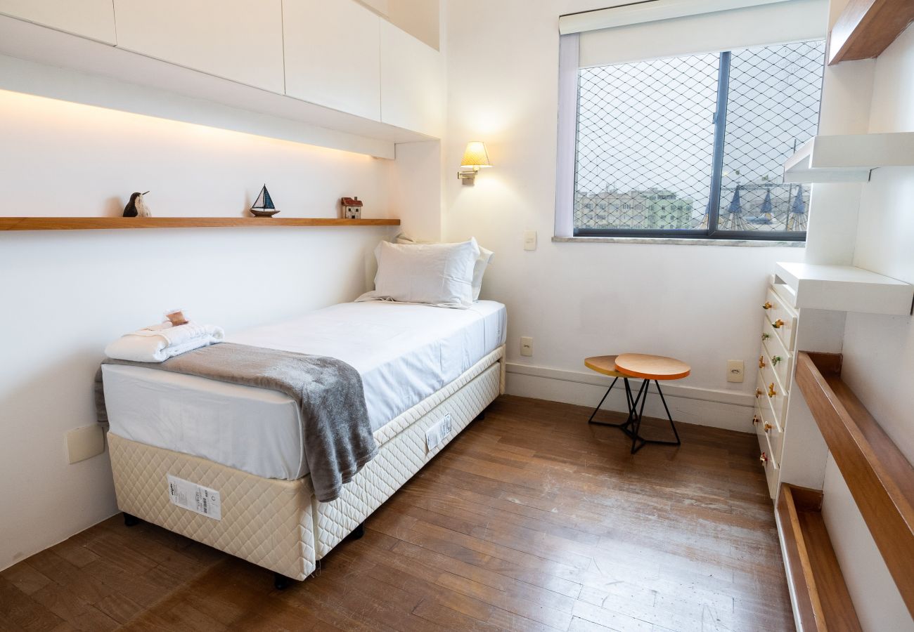Apartamento em Rio de Janeiro - 15 minutos da praia de Leblon | VA202