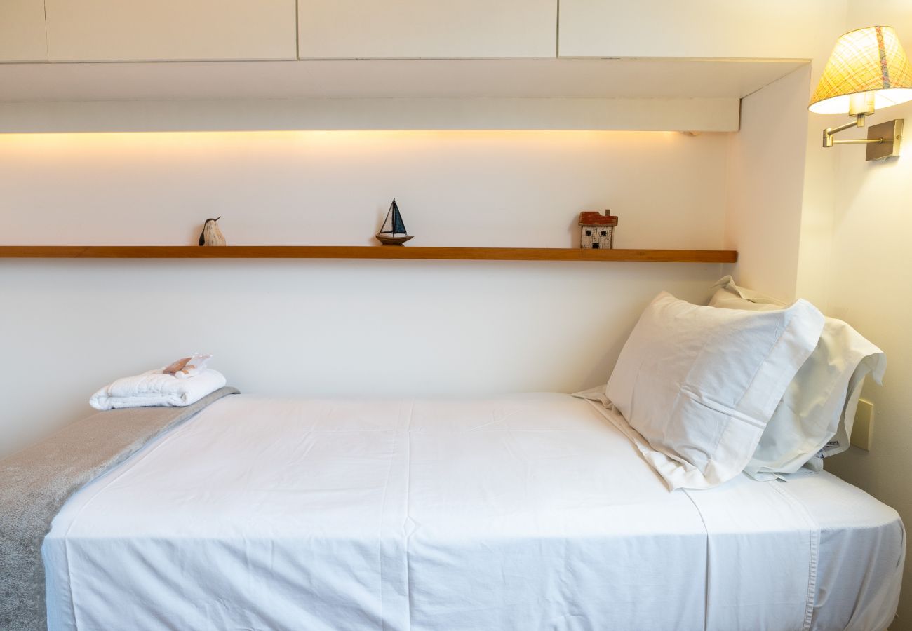 Apartamento em Rio de Janeiro - 15 minutos da praia de Leblon | VA202