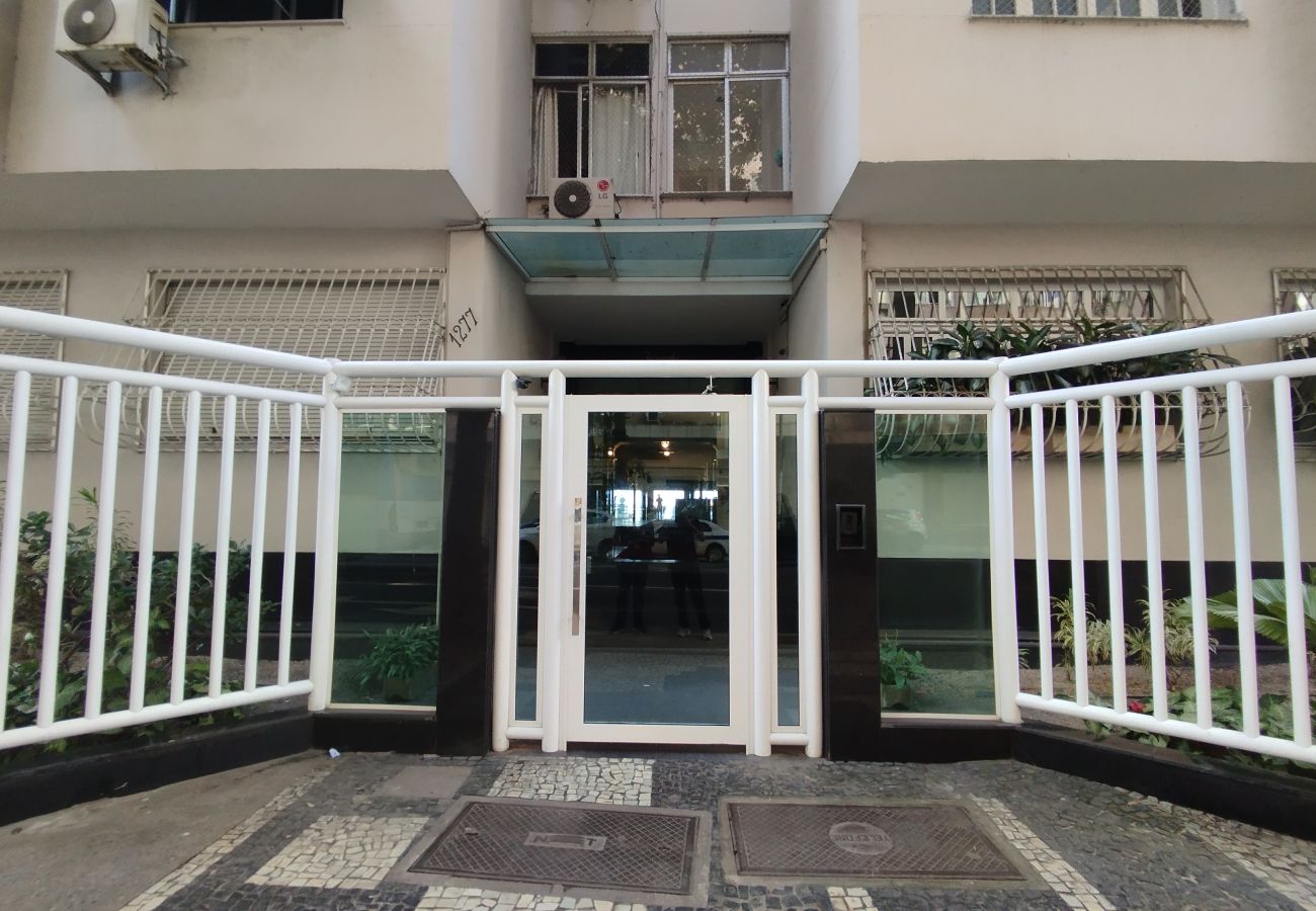 Apartamento em Rio de Janeiro - Vista para a praia de Copacabana | A1103