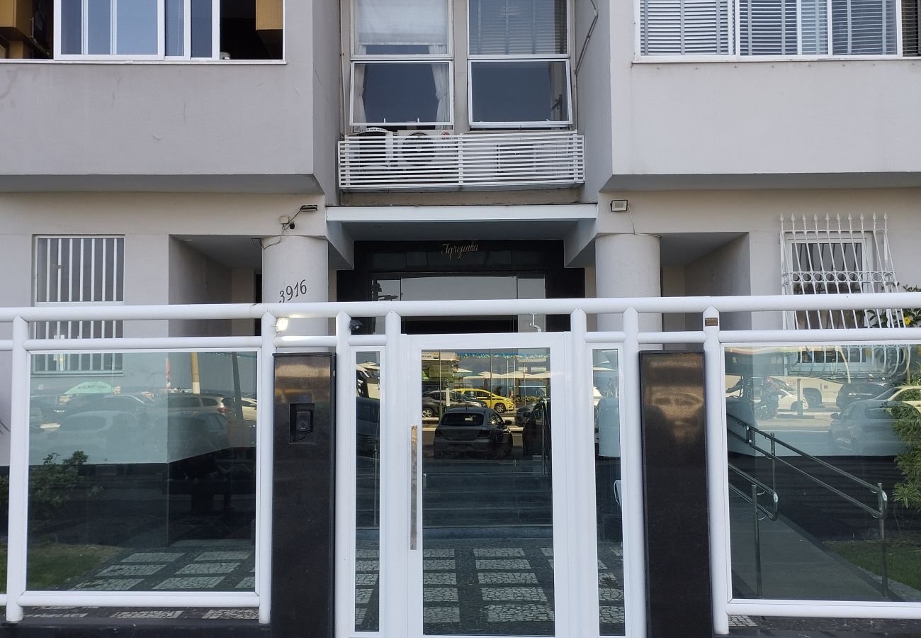 Apartamento em Rio de Janeiro - Vista para a praia de Copacabana | A1103