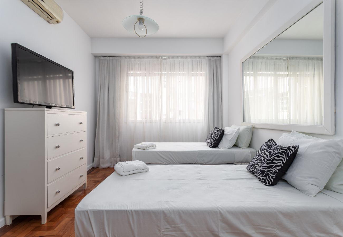 Apartamento em Rio de Janeiro - 2 minutos da praia de Copacabana | A801