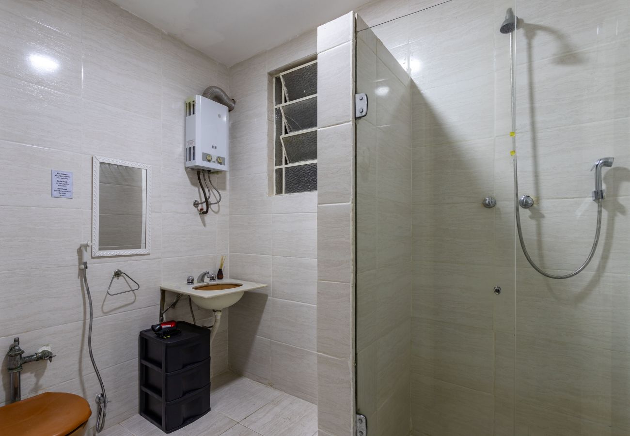 Apartamento em Rio de Janeiro - 6 minutos da Praia de Copacabana | EL108