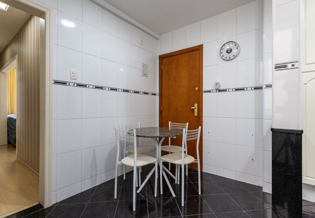 Apartamento em Rio de Janeiro - Magnífico em Copacabana |Ótimos quartos| RP1003 