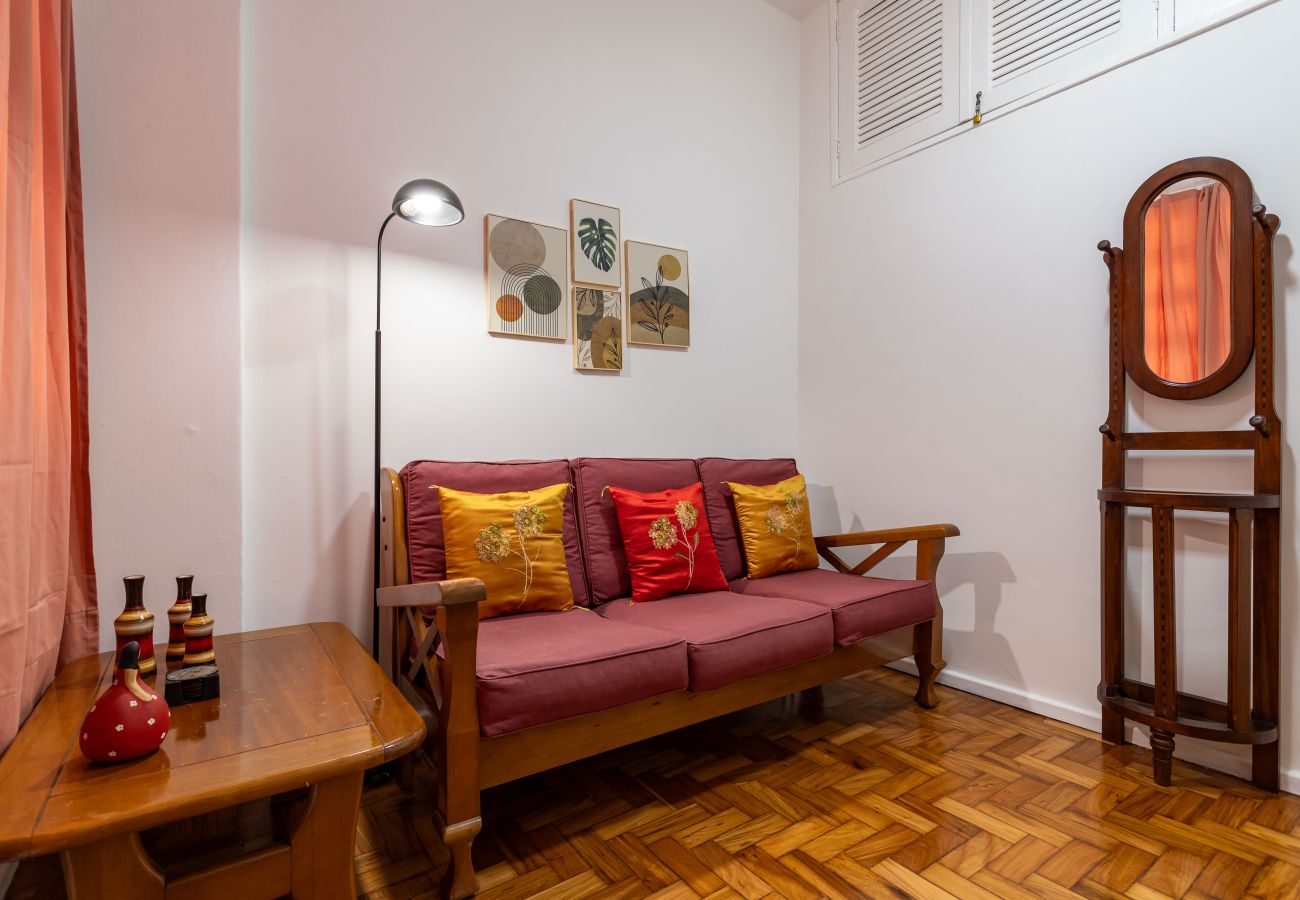 Apartamento em Rio de Janeiro - Aconchego em Copa | Decoração clássica | BR911 