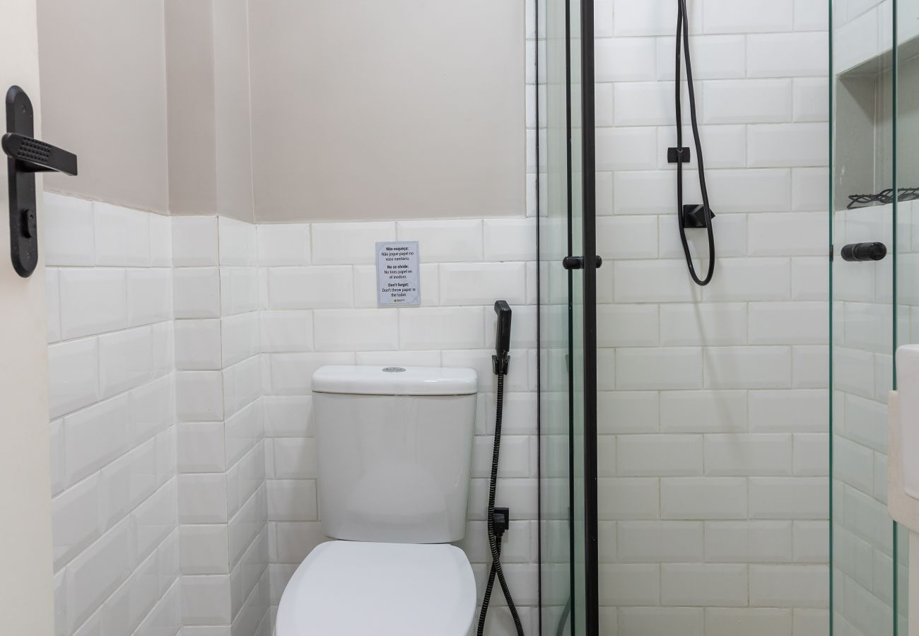 Apartamento em Rio de Janeiro - 10 minutos da Praia do Flamengo, ao lado do metrô | CT404