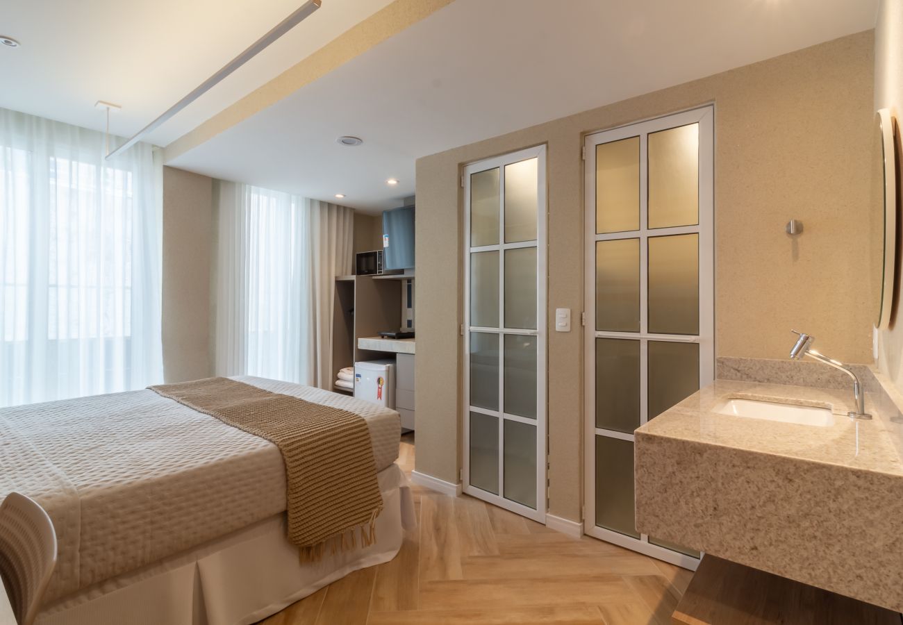 Apartamento em Rio de Janeiro - Refúgio a Poucos Passos de Praia de Copacabana | Q8