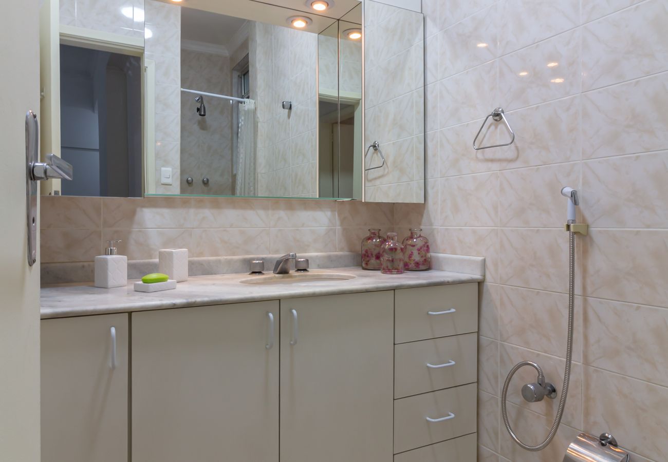 Apartamento em Rio de Janeiro - Conforto em Copacabana a 9 minutos da praia | CJ202 