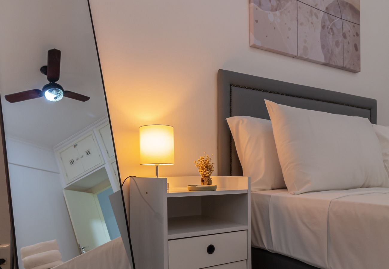 Apartamento em Rio de Janeiro - Conforto em Copacabana a 9 minutos da praia | CJ202 