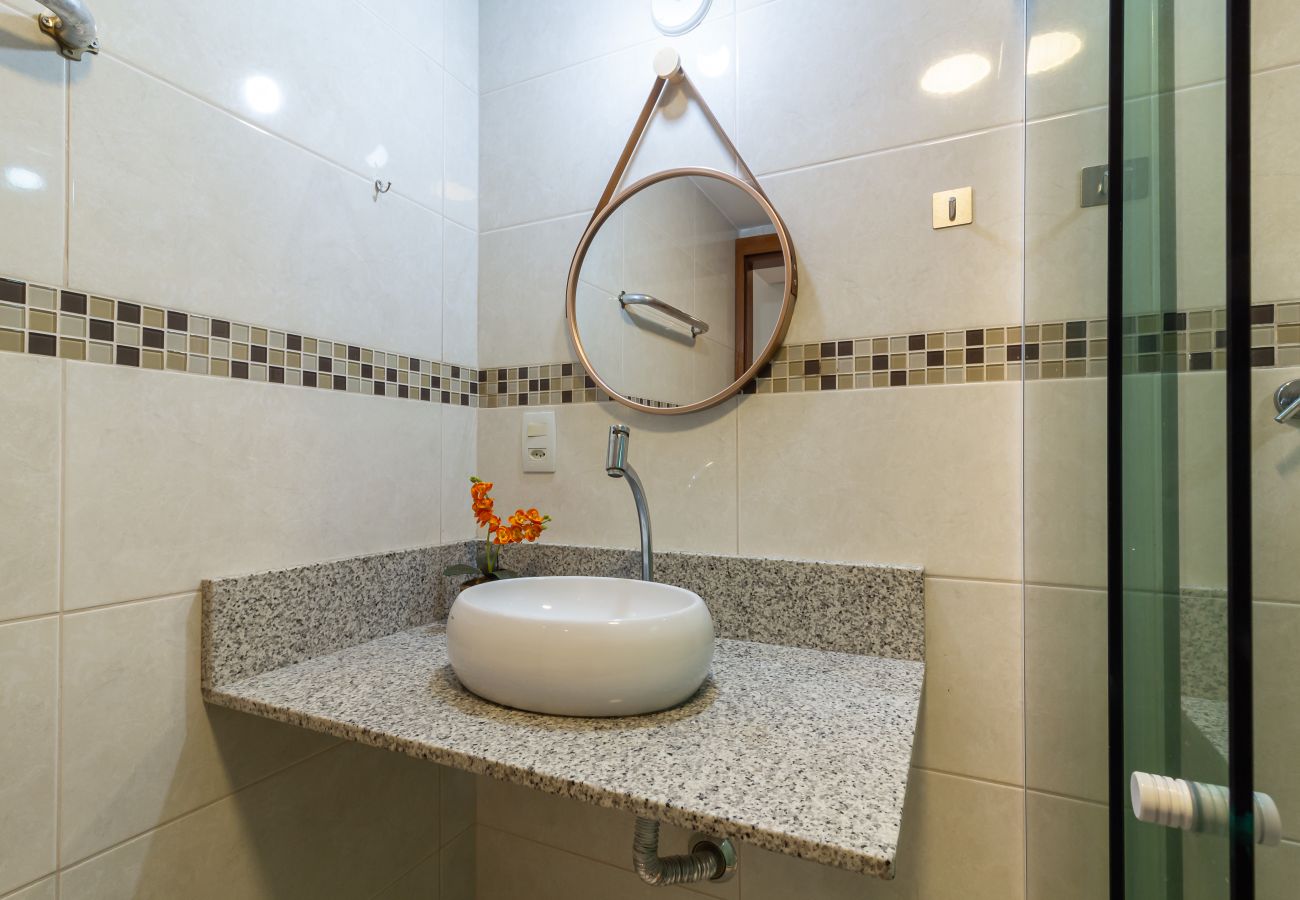 Apartamento em Rio de Janeiro - Acolhedor em Copacabana a 7 minutos da praia | FM211