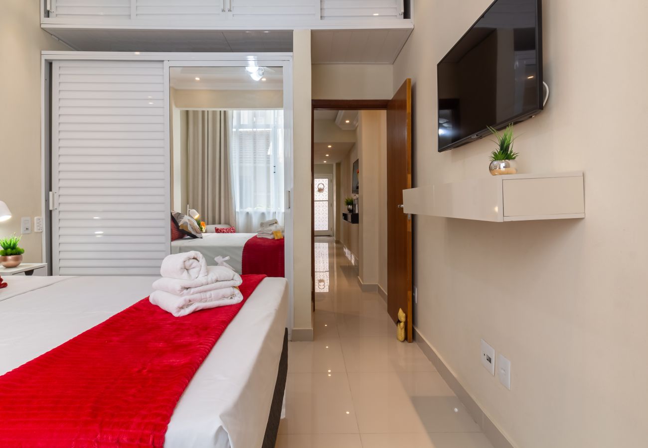 Apartamento em Rio de Janeiro - Acolhedor em Copacabana a 7 minutos da praia | FM211