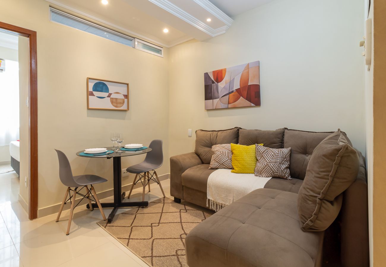 Apartamento em Rio de Janeiro - Acolhedor em Copacabana a 7 minutos da praia | FM211