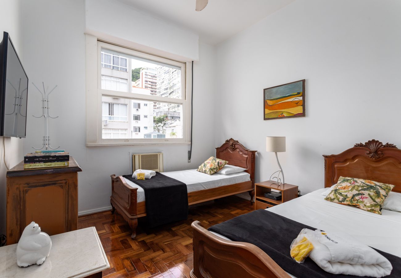 Apartamento em Rio de Janeiro - 7 minutos da praia de Ipanema | BT302B