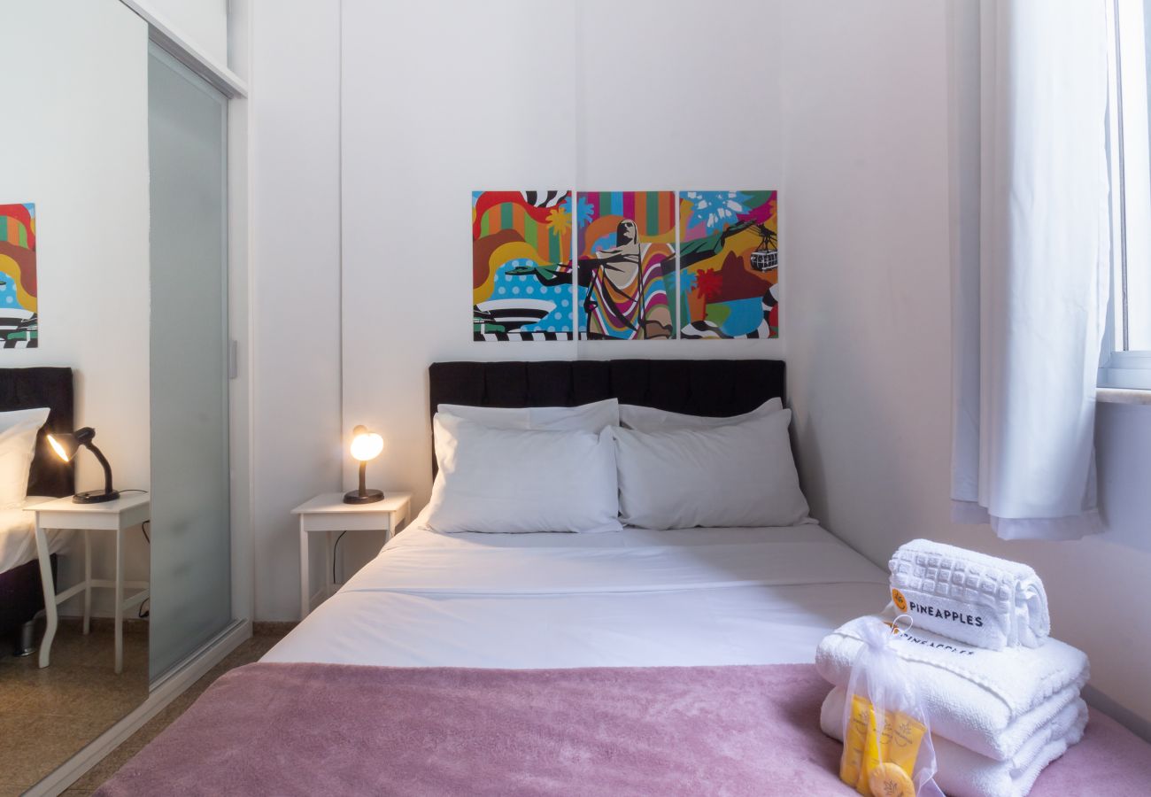 Apartamento em Rio de Janeiro - 3 minutos da praia de Copacabana | DU705