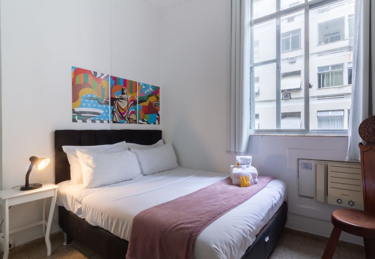 Apartamento em Rio de Janeiro - 3 minutos da praia de Copacabana | DU705