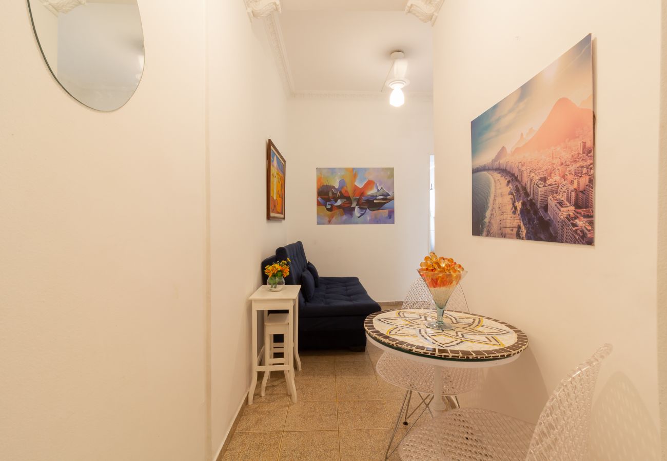 Apartamento em Rio de Janeiro - 3 minutos da praia de Copacabana | DU705