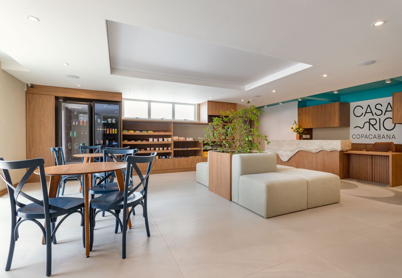 Apartamento em Rio de Janeiro - Refúgio a Poucos Passos de Praia de Copacabana | Q1 PCD