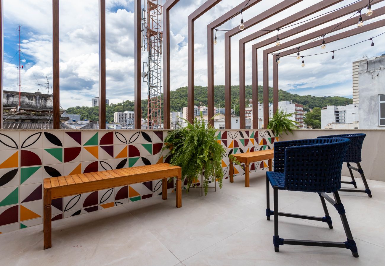 Apartamento em Rio de Janeiro - Refúgio a Poucos Passos de Praia de Copacabana | Q1 PCD