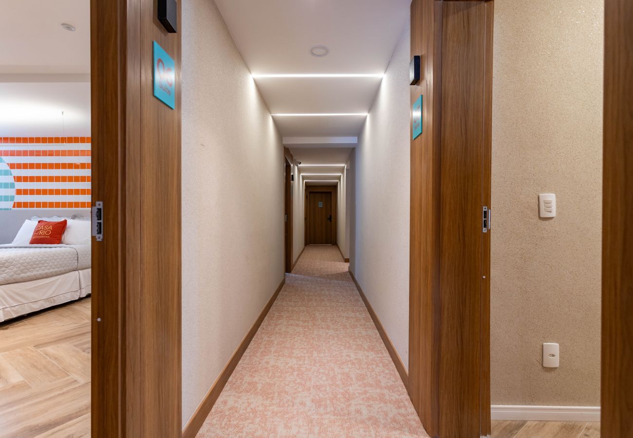 Apartamento em Rio de Janeiro - Refúgio a Poucos Passos de Praia de Copacabana | Q1 PCD