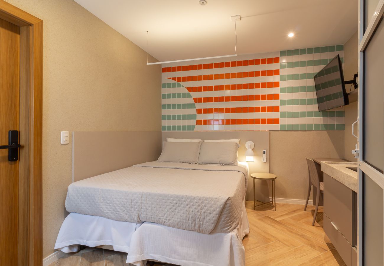 Apartamento em Rio de Janeiro - Refúgio a Poucos Passos de Praia de Copacabana | Q1 PCD
