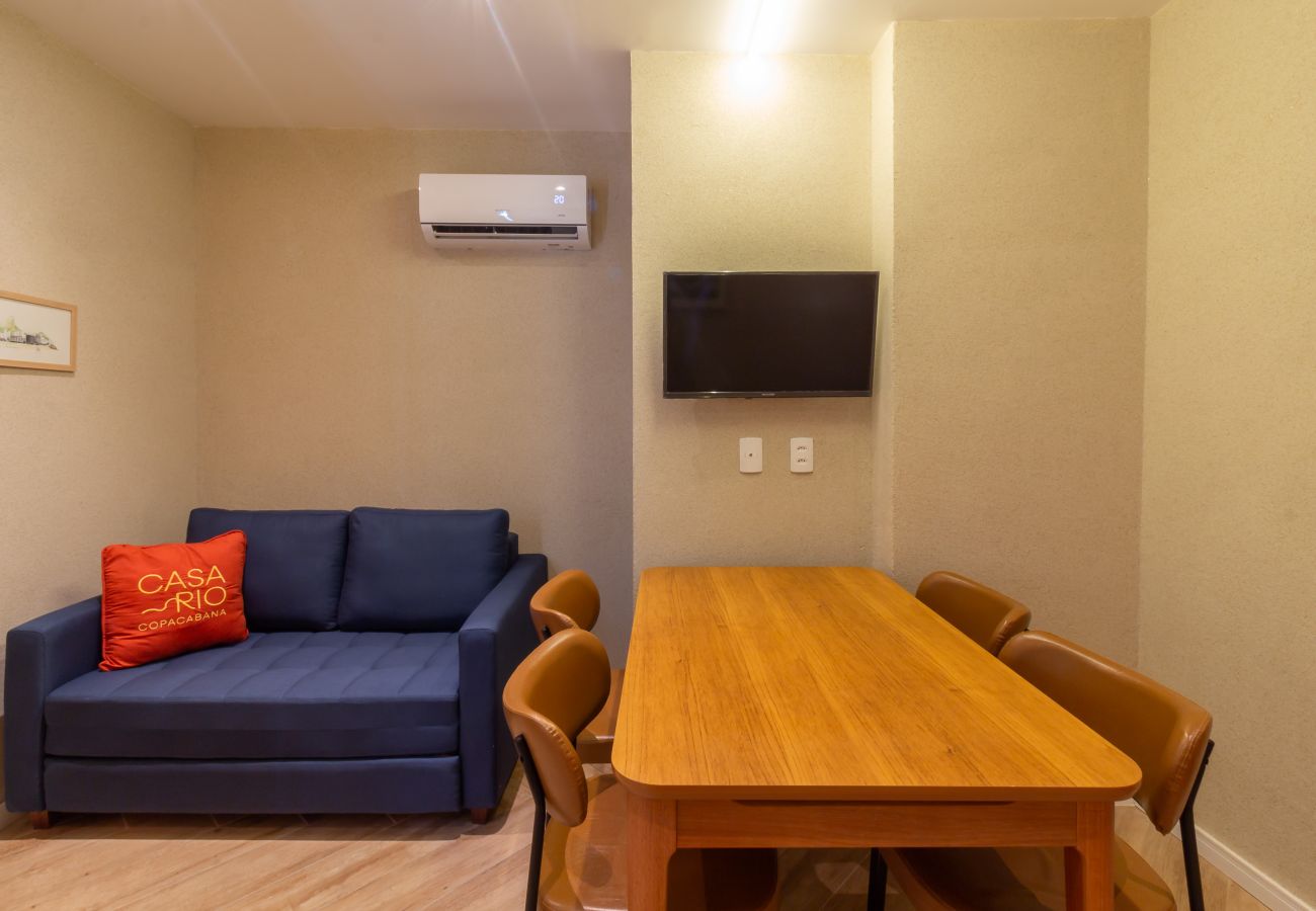 Apartamento em Rio de Janeiro - Refúgio a Poucos Passos de Praia de Copacabana | Q1 PCD