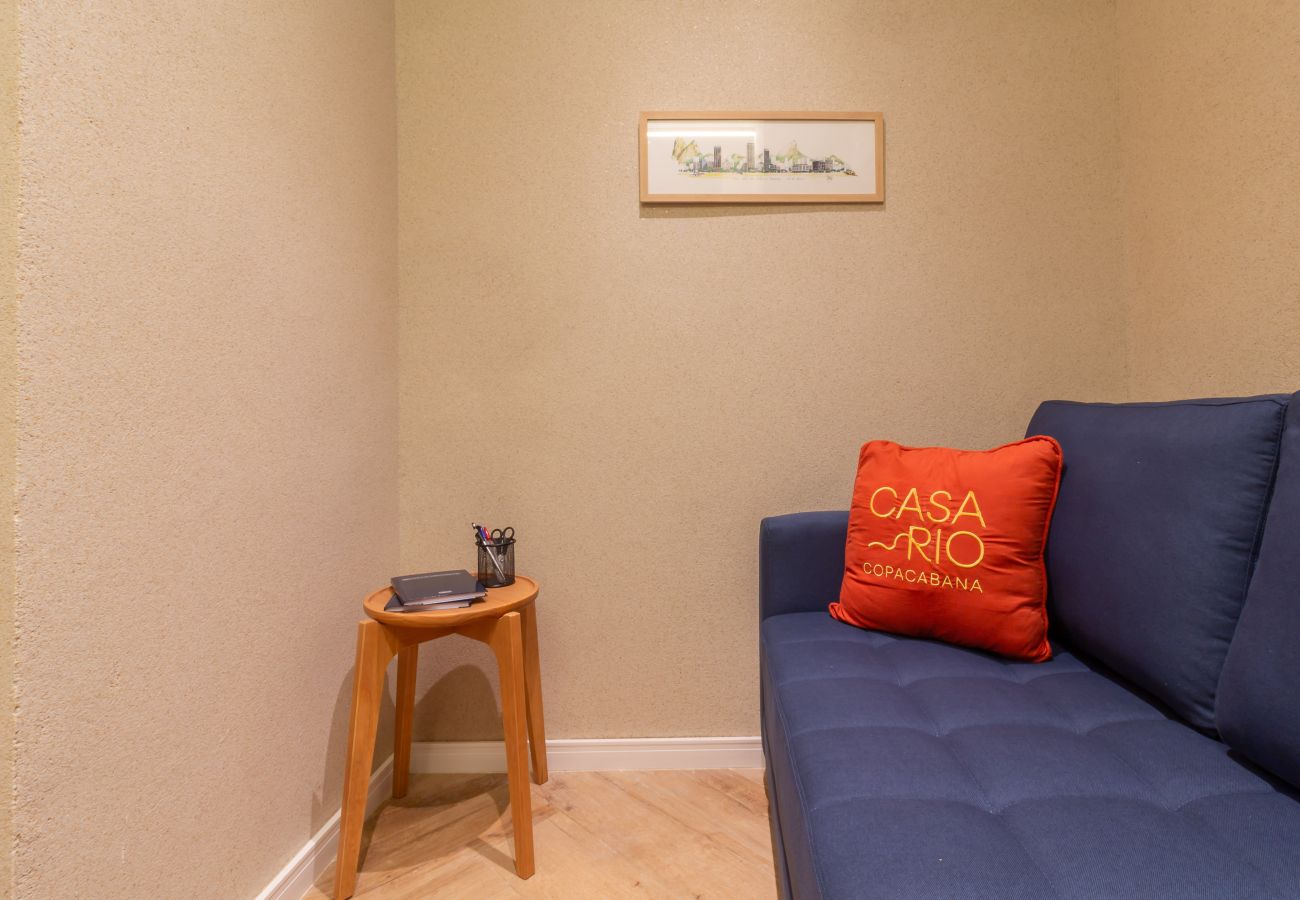 Apartamento em Rio de Janeiro - Refúgio a Poucos Passos de Praia de Copacabana | Q1 PCD