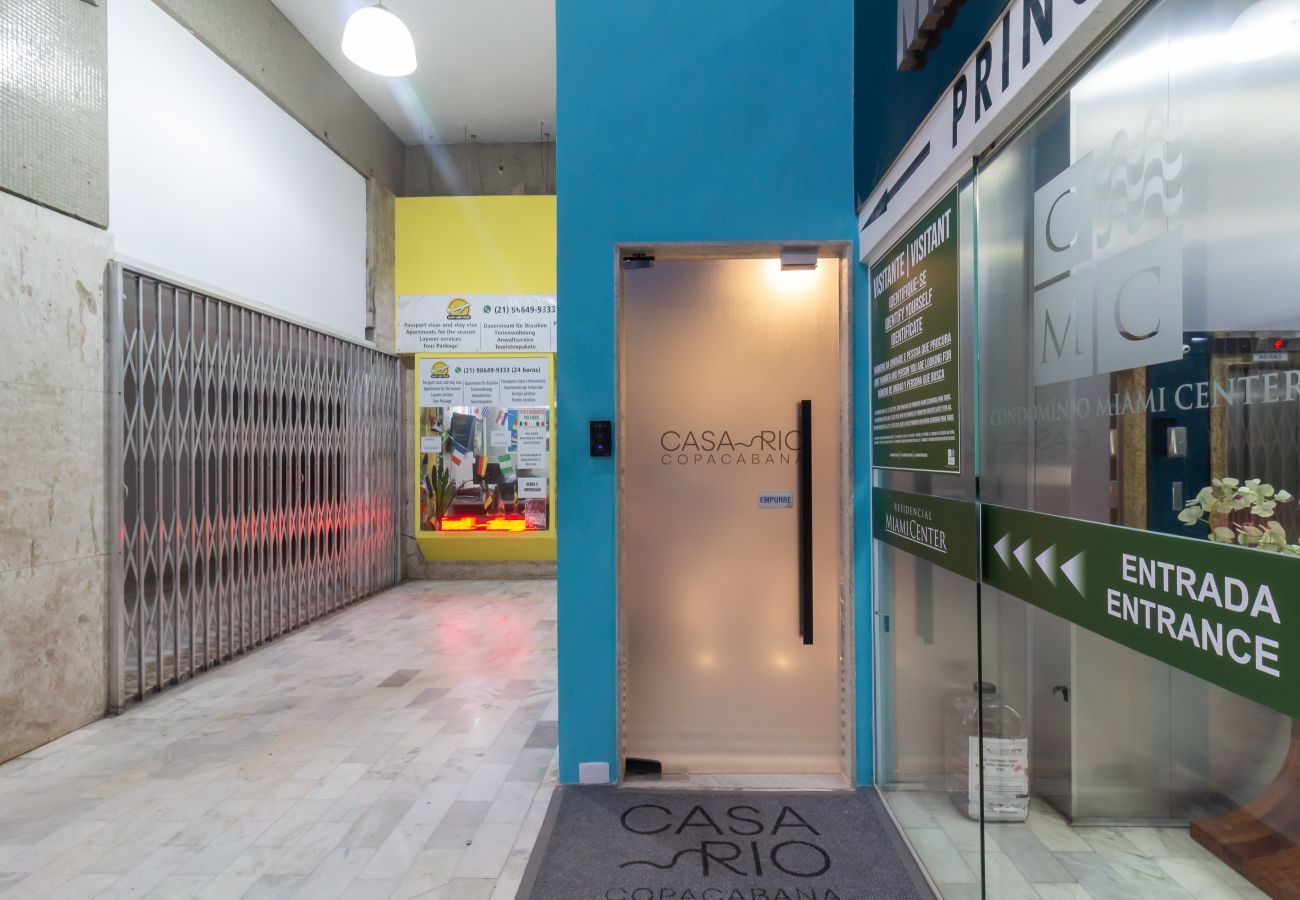 Apartamento em Rio de Janeiro - Refúgio a Poucos Passos de Praia de Copacabana | Q1 PCD