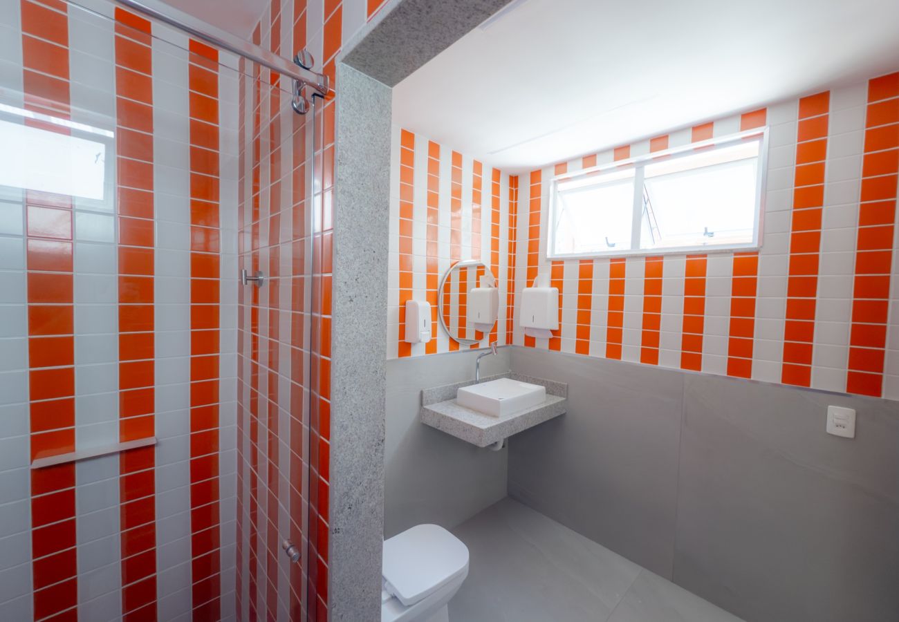 Apartamento em Rio de Janeiro - Refúgio a Poucos Passos de Praia de Copacabana | Q1 PCD