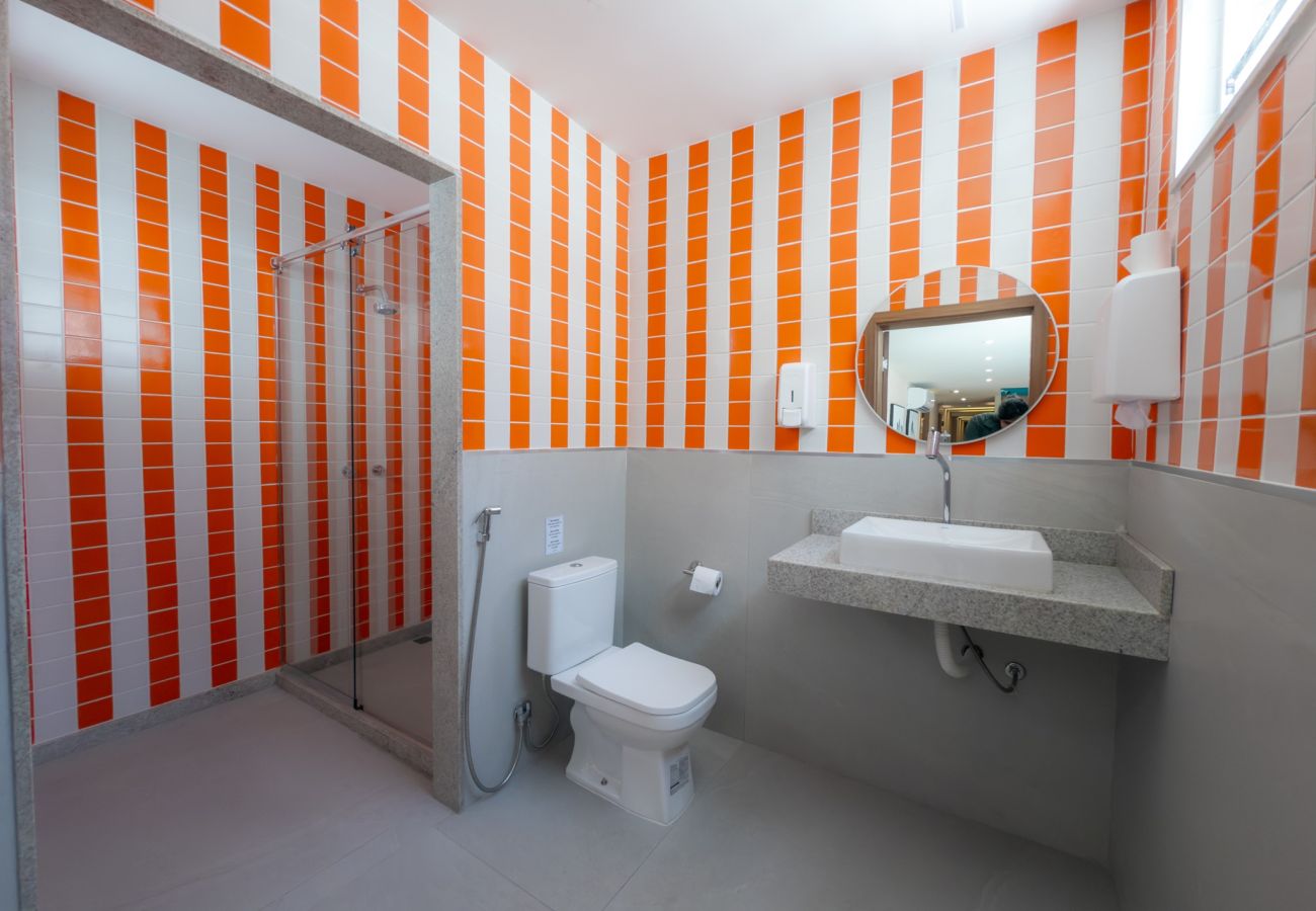 Apartamento em Rio de Janeiro - Refúgio a Poucos Passos de Praia de Copacabana | Q1 PCD