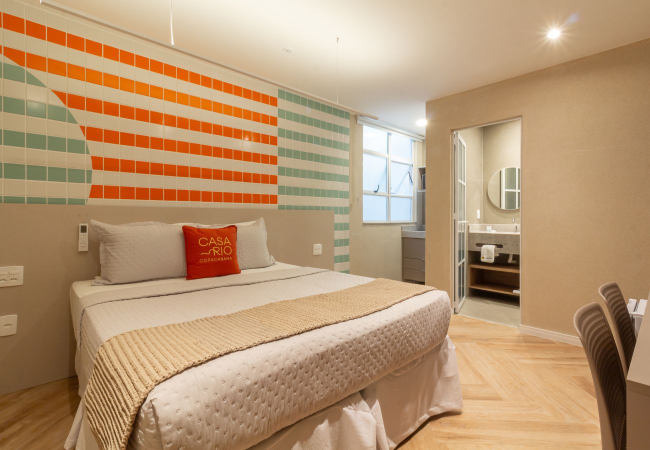 Apartamento em Rio de Janeiro - Acolhedor a Poucos Passos de Praia de Copacabana | Q14
