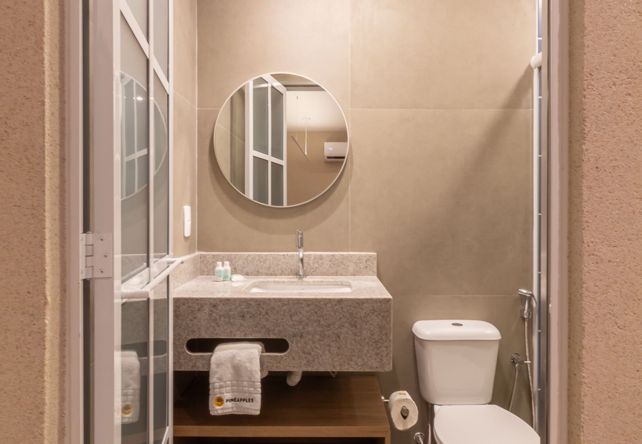 Apartamento em Rio de Janeiro - Acolhedor a Poucos Passos de Praia de Copacabana | Q14