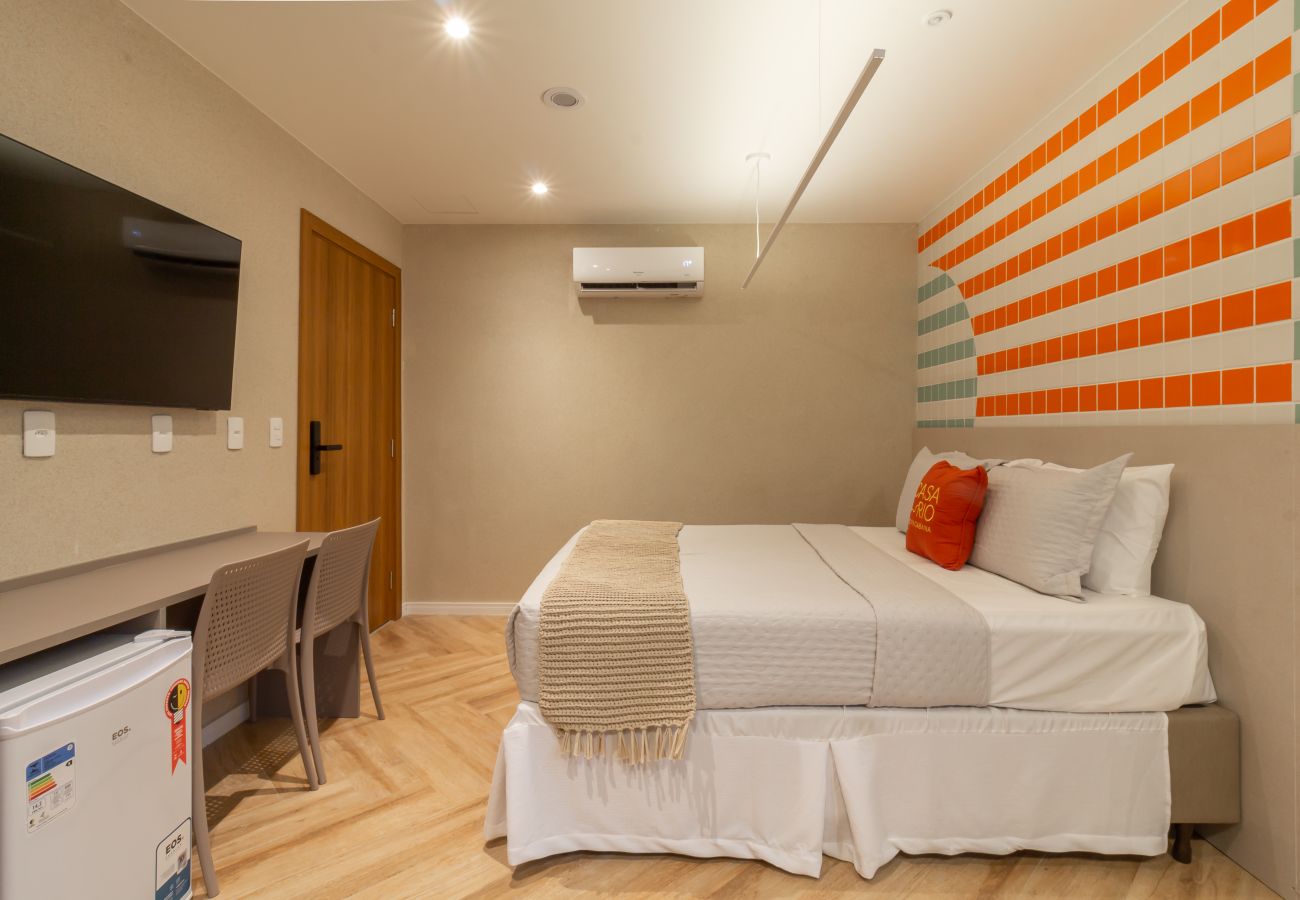 Apartamento em Rio de Janeiro - Acolhedor a Poucos Passos de Praia de Copacabana | Q14
