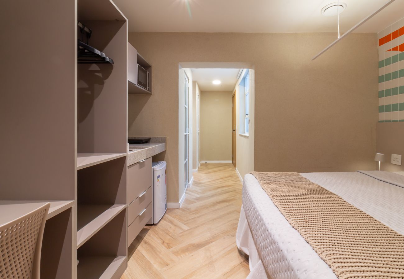 Apartamento em Rio de Janeiro - Acolhedor a Poucos Passos de Praia de Copacabana | Q16
