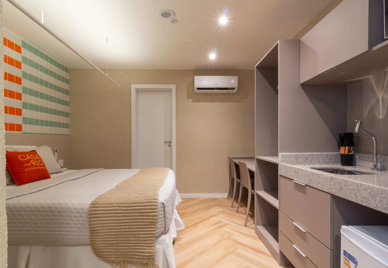 Apartamento em Rio de Janeiro - Acolhedor a Poucos Passos de Praia de Copacabana | Q16