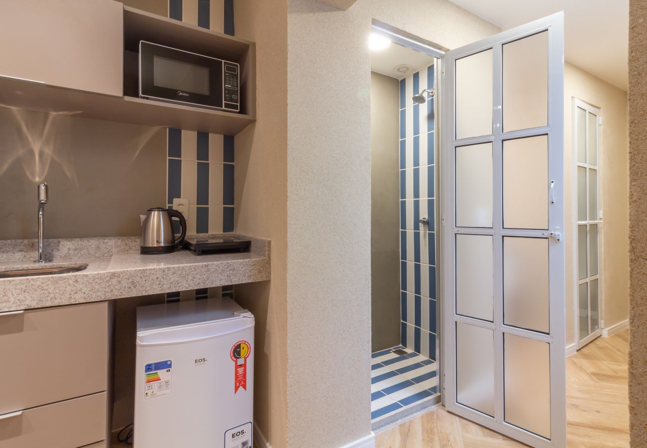 Apartamento em Rio de Janeiro - Acolhedor a Poucos Passos de Praia de Copacabana | Q16