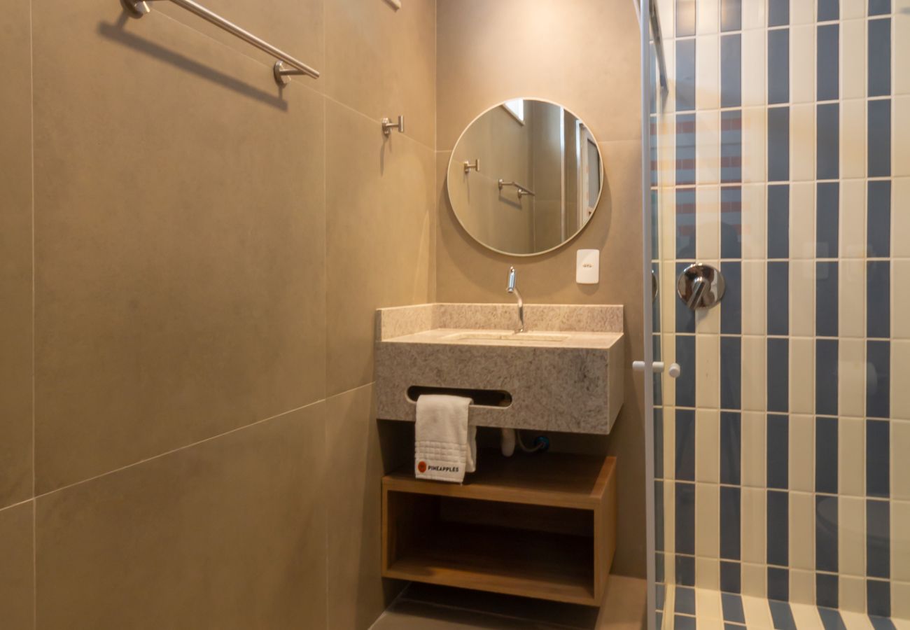 Apartamento em Rio de Janeiro - Refúgio a Poucos Passos de Praia de Copacabana | Q10 PCD
