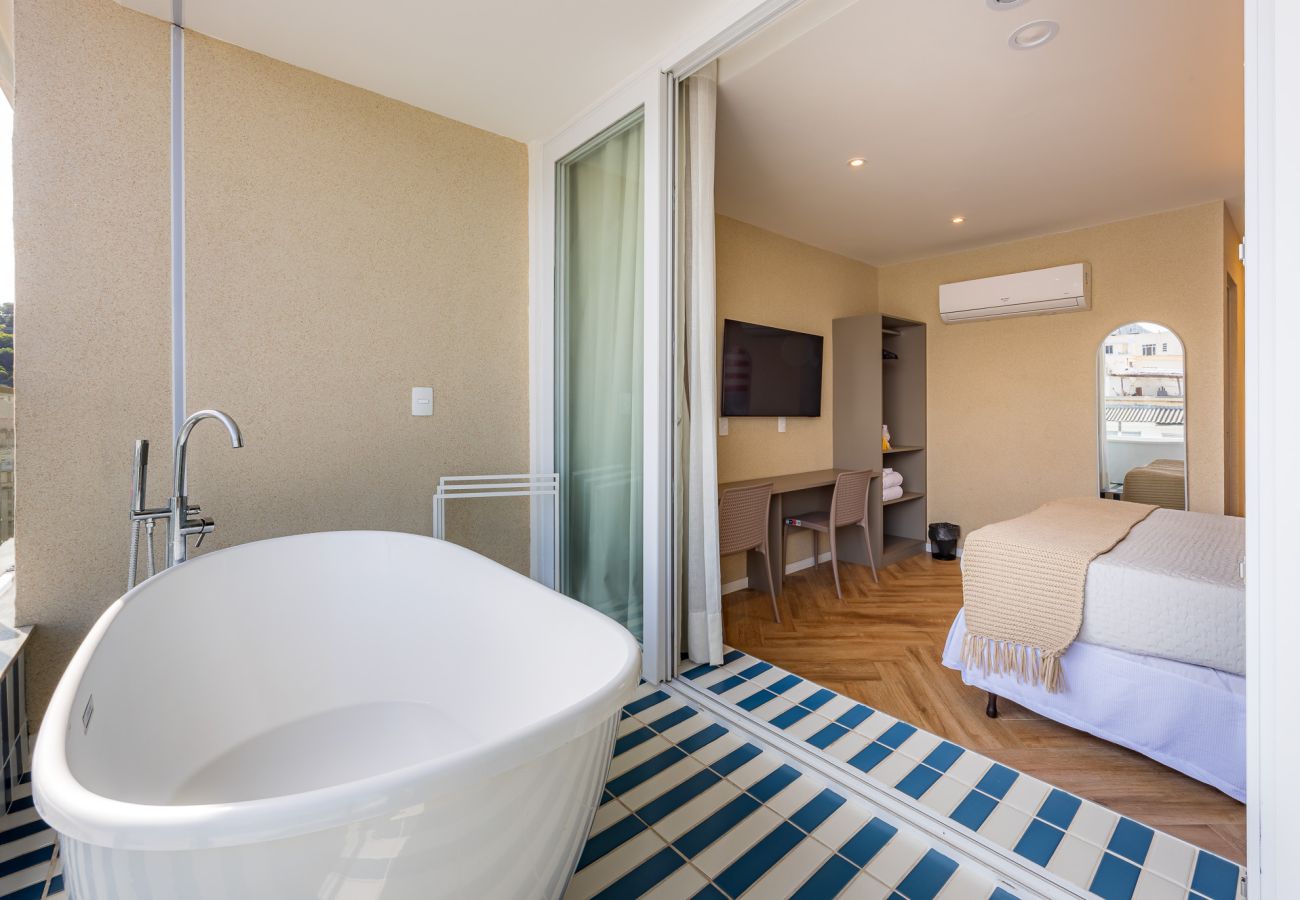 Ferienwohnung in Rio de Janeiro - Vista para o Mar e Varanda com Banheira  | Q4