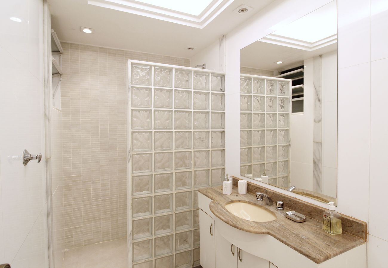 Modern and large bathroom