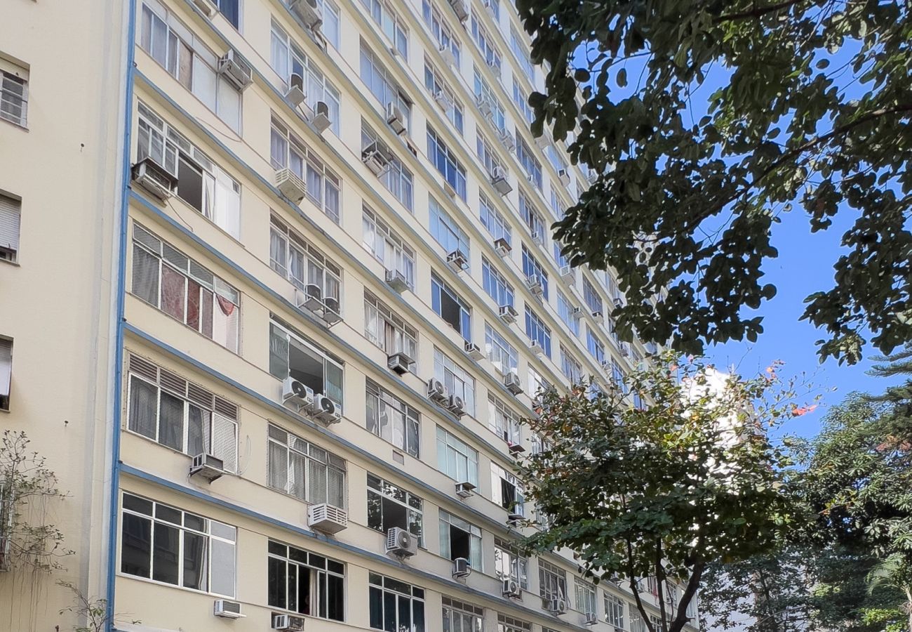 Studio in Rio de Janeiro - 3 minutes from Copacabana beach | DF115