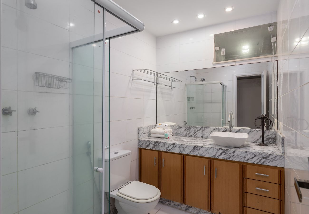 Apartment in Rio de Janeiro - 4 minutes from Copacabana beach | JN301