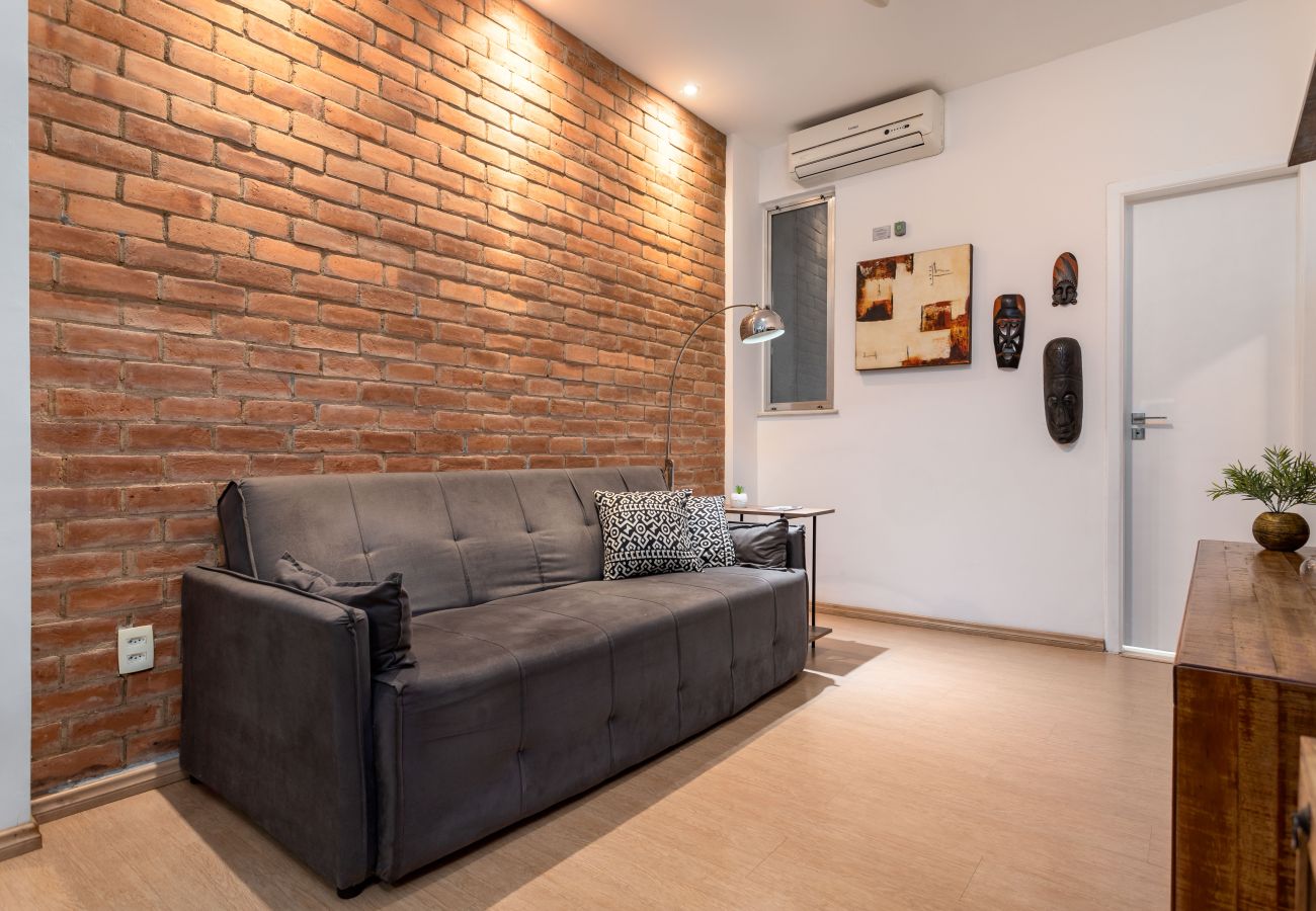 Apartment in Rio de Janeiro - 7 minutes from Copacabana beach | STC504