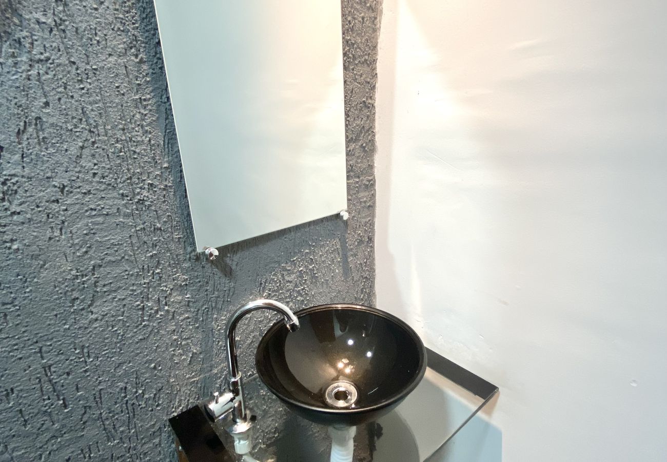 Rent by room in Cabo Frio - Pousada 1 minute from the beach | UNR